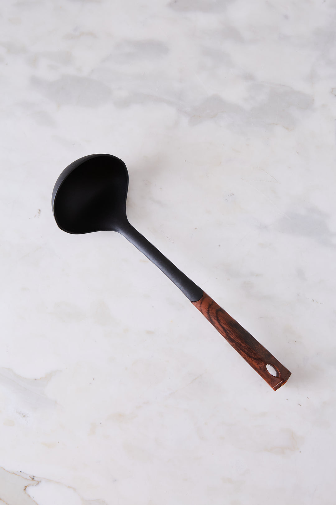 CUCHARON PVC BLACK & DARK WOOD 33CM