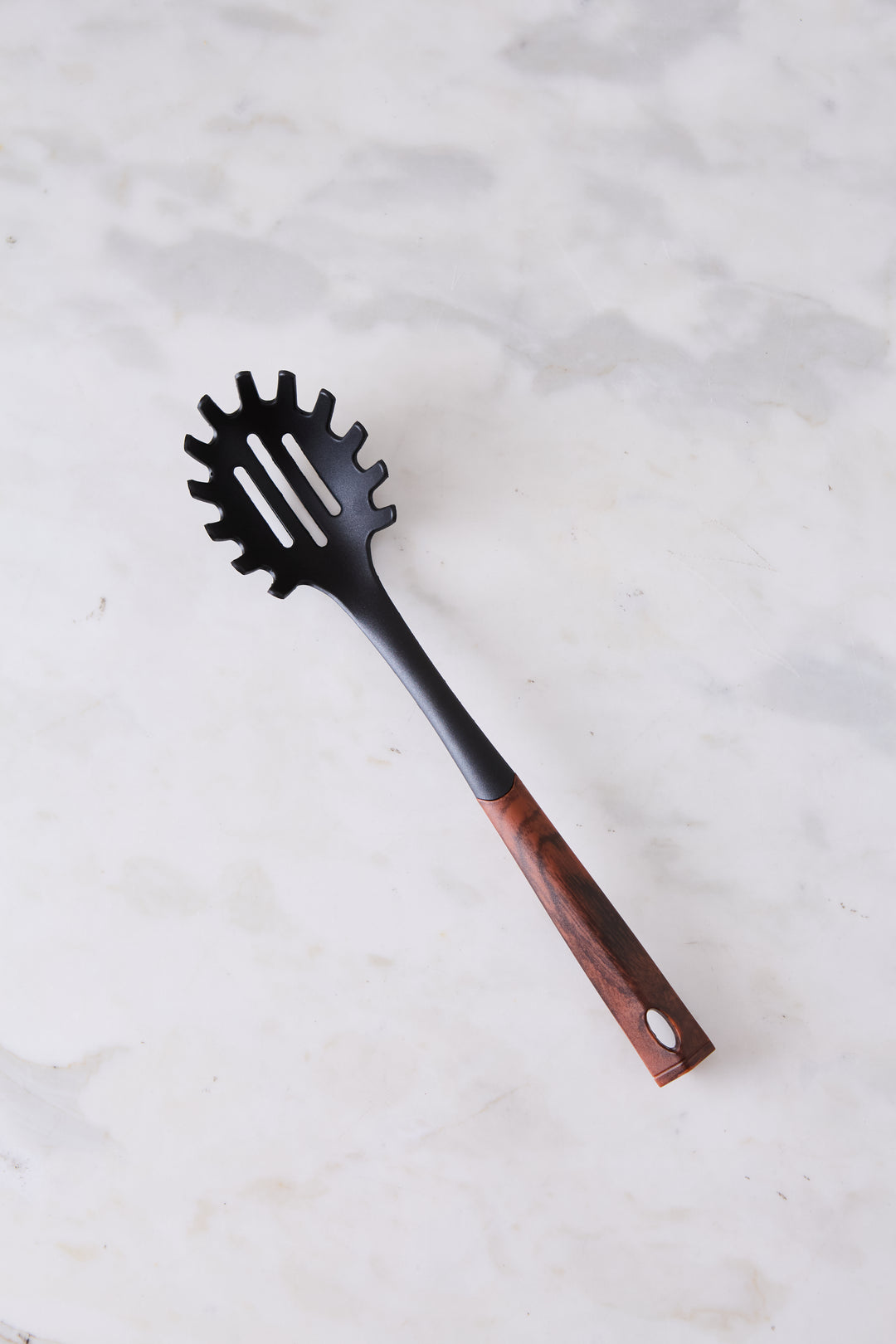 CUCHARA PARA SPAGHETTI PVC BLACK & DARK WOOD 33CM