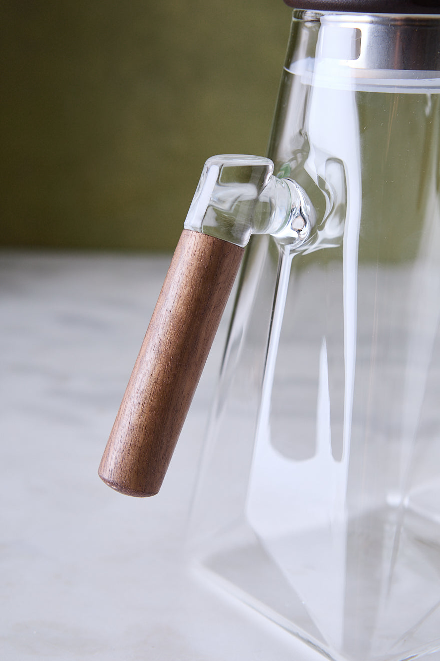 JARRA PIRAMIDAL DE VIDRIO & TAPA DE ACACIA 1.8L