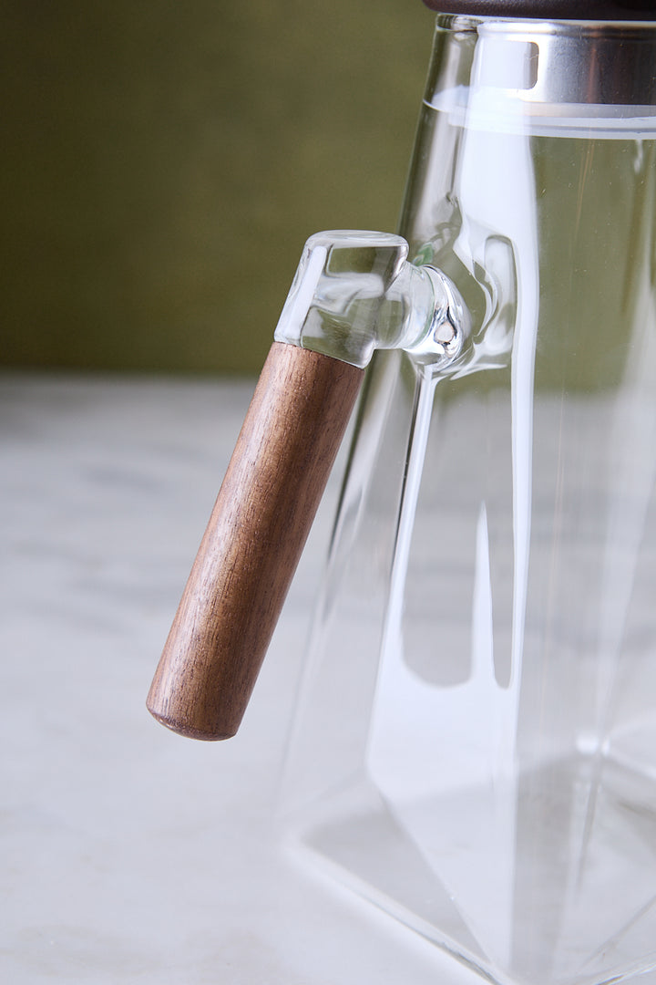 JARRA PIRAMIDAL DE VIDRIO & TAPA DE ACACIA 1.8L