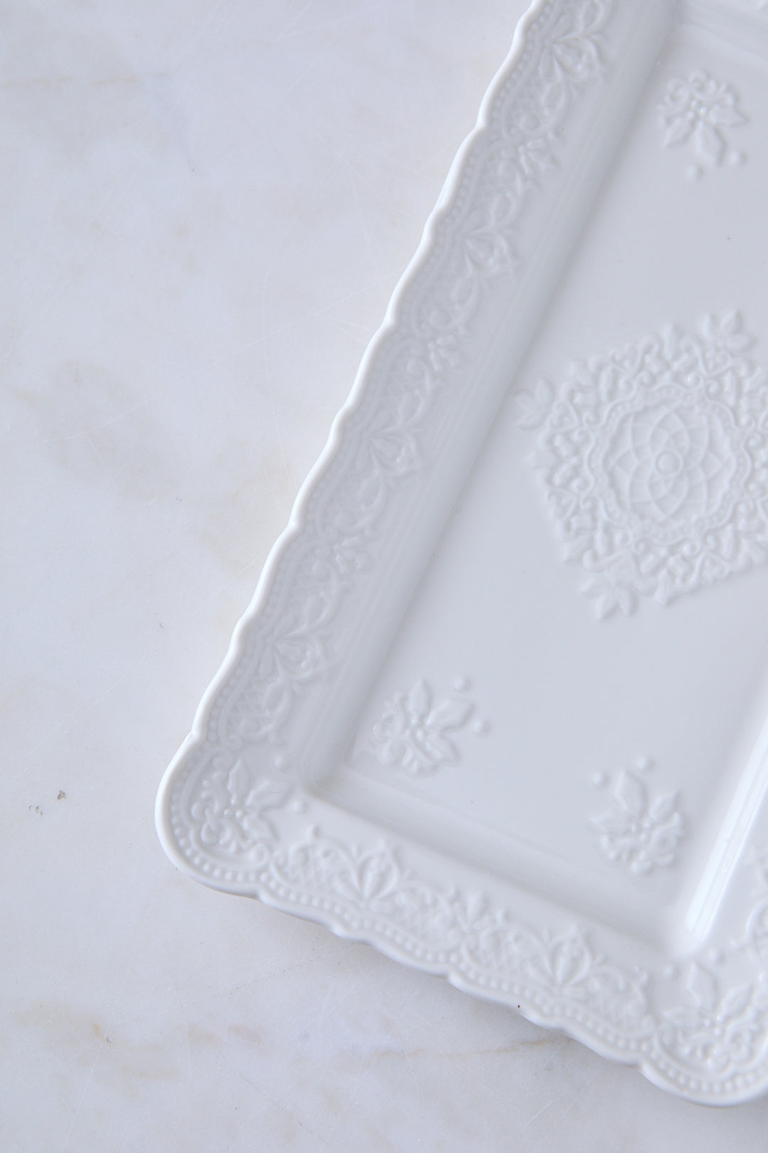 BANDEJA RECTANGULAR WINDSOR BRODERIE 24CM