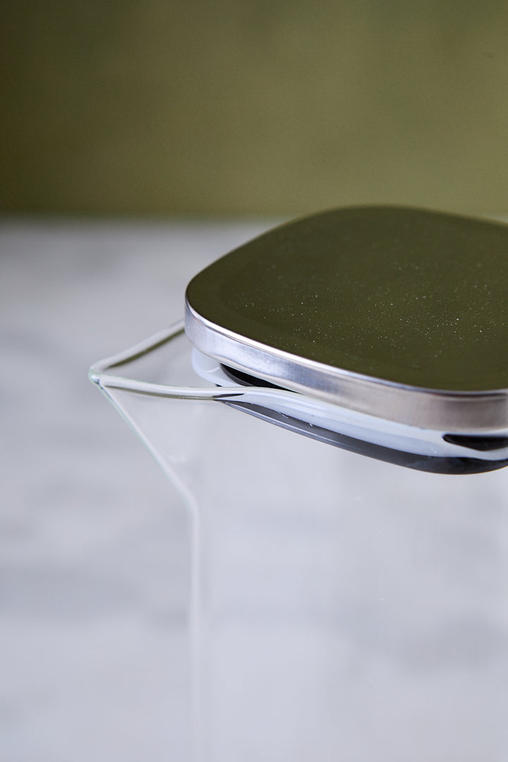 JARRA CUADRADA DE VIDRIO TAPA DE ACERO 1 L