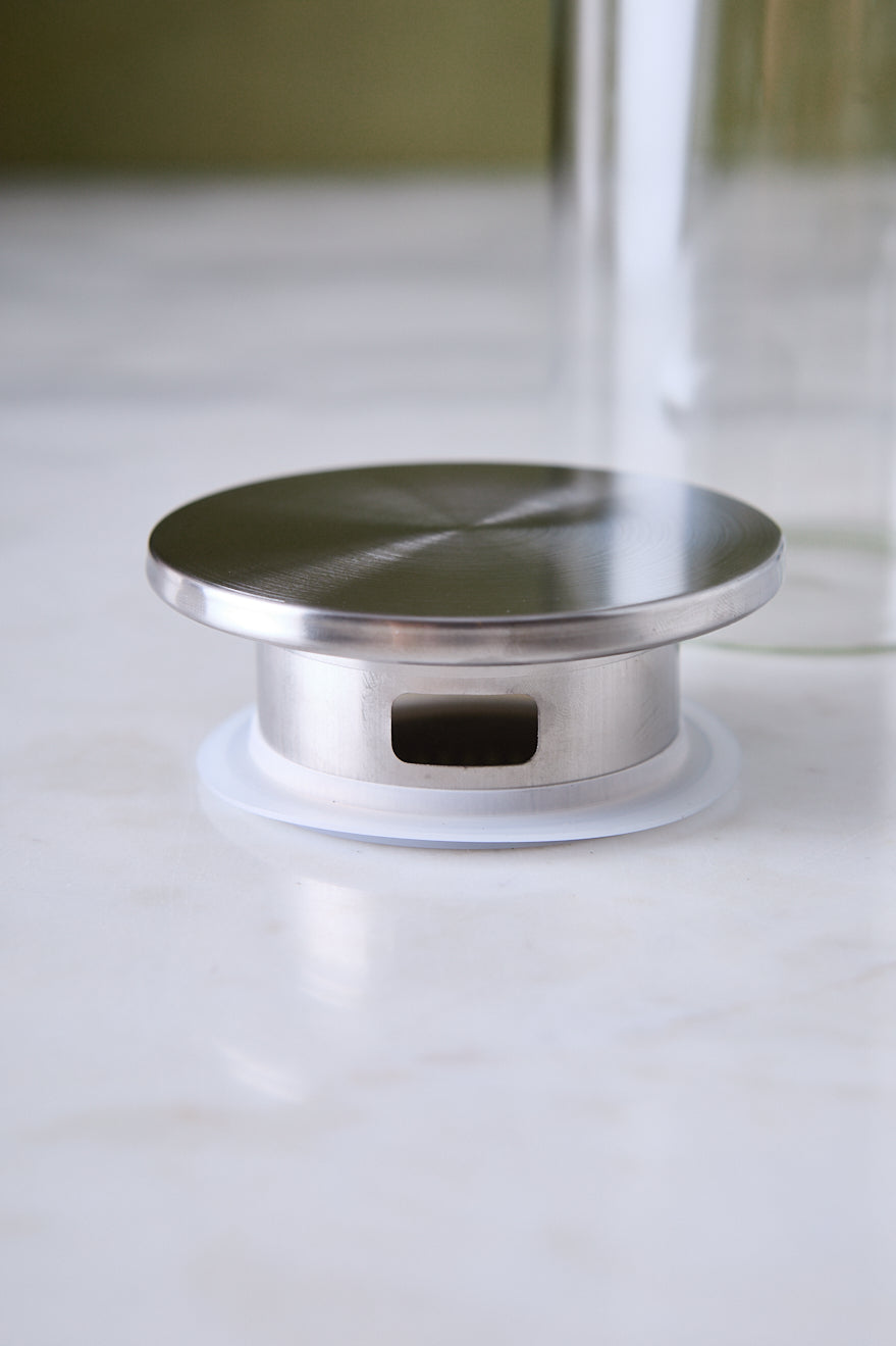 JARRA REDONDA DE VIDRIO TAPA DE ACERO 1.25 L