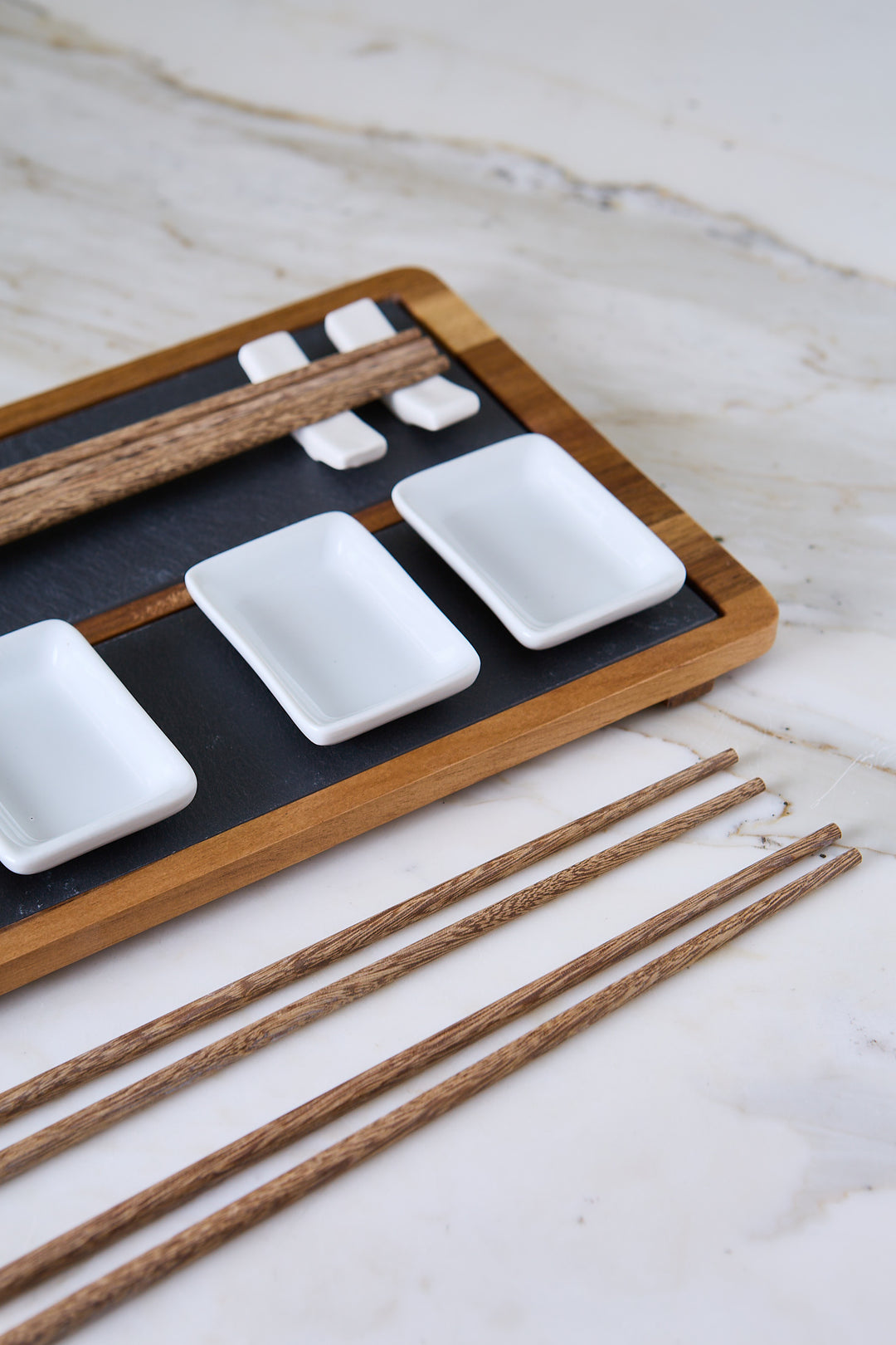 SET DE SUSHI ACACIA & PORCELANA KAZE