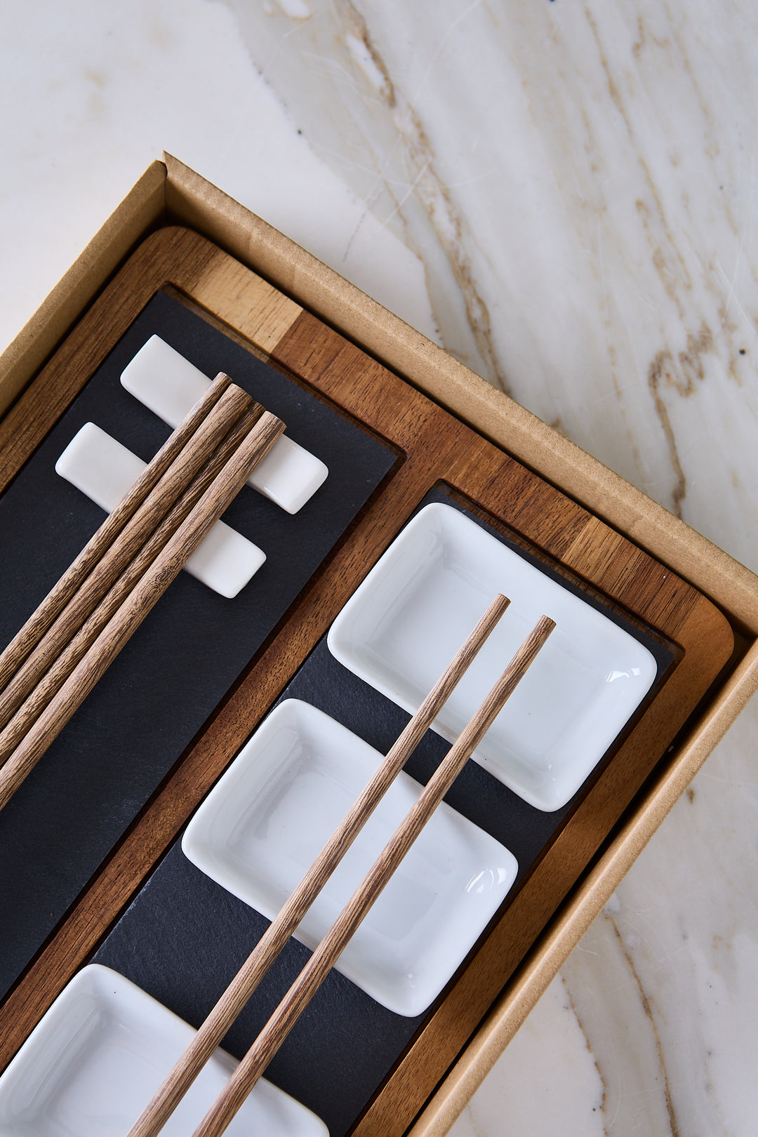 SET DE SUSHI ACACIA & PORCELANA KAZE