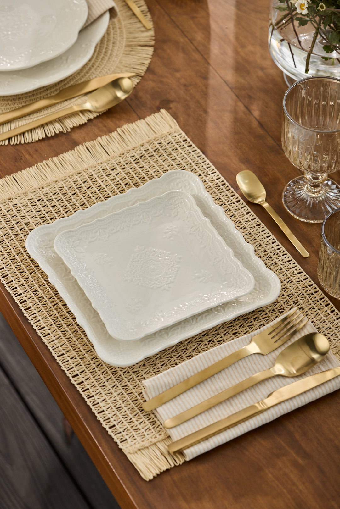 PLATO CUADRADO WINDSOR BRODERIE 17CM