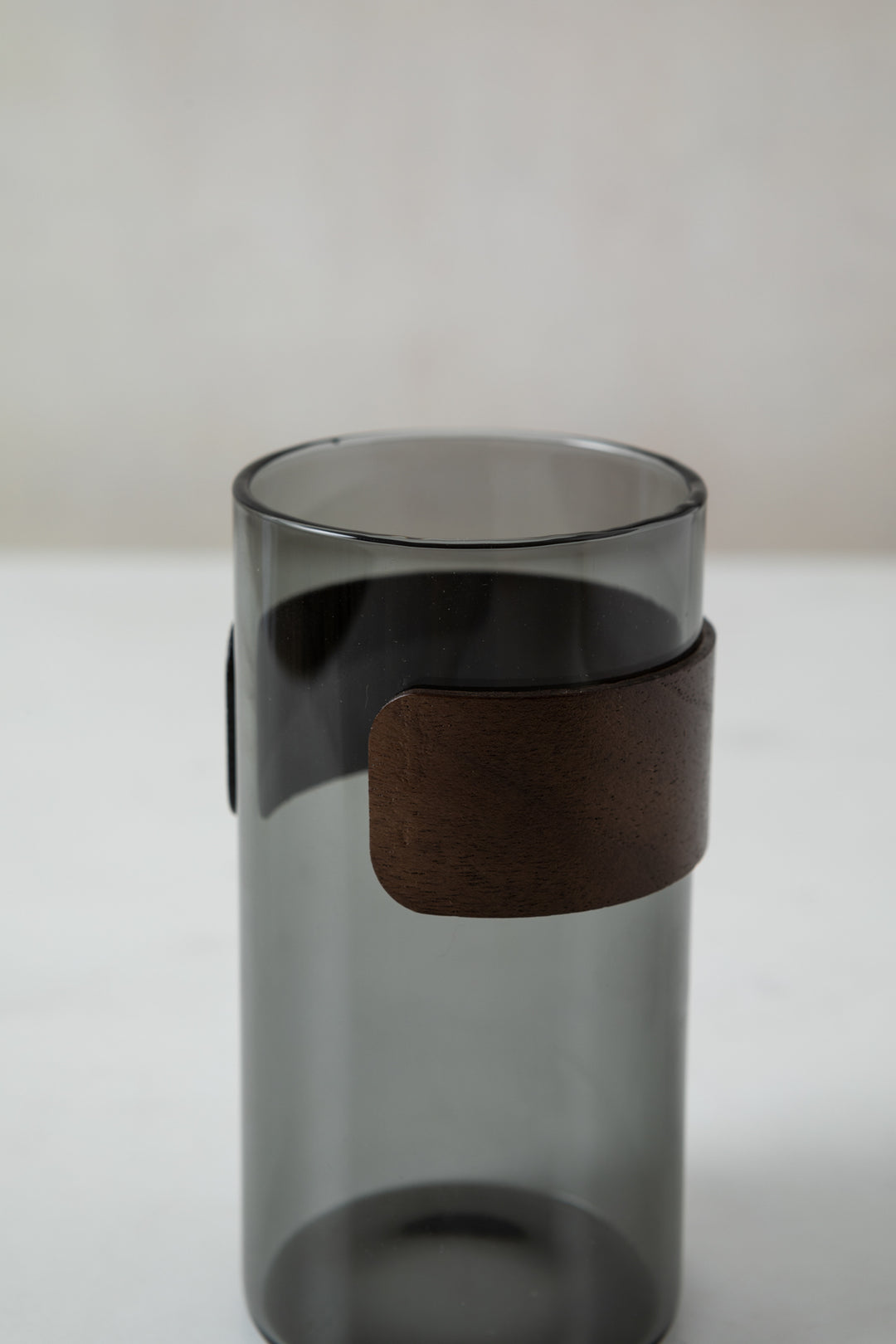 VASO GRIS CON GRIP DE MADERA 350 ML